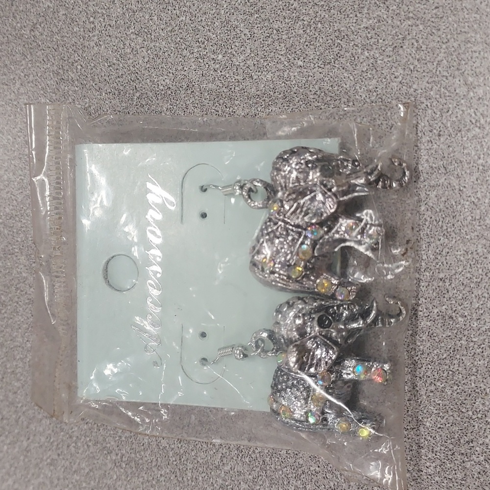 Beautiful lucky elephant colorful rhinestone earrings.